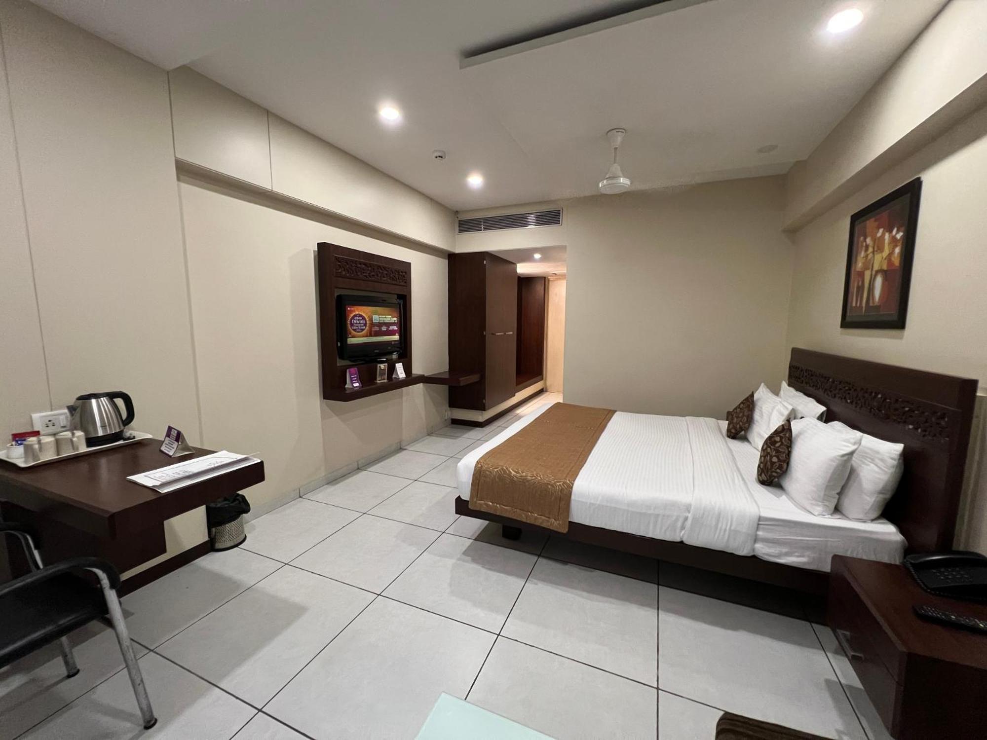 Hotel Vits Shalimar, Ankleshwar Exteriér fotografie