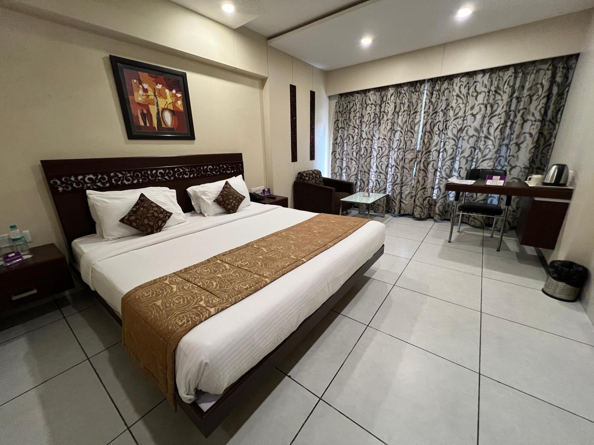 Hotel Vits Shalimar, Ankleshwar Exteriér fotografie