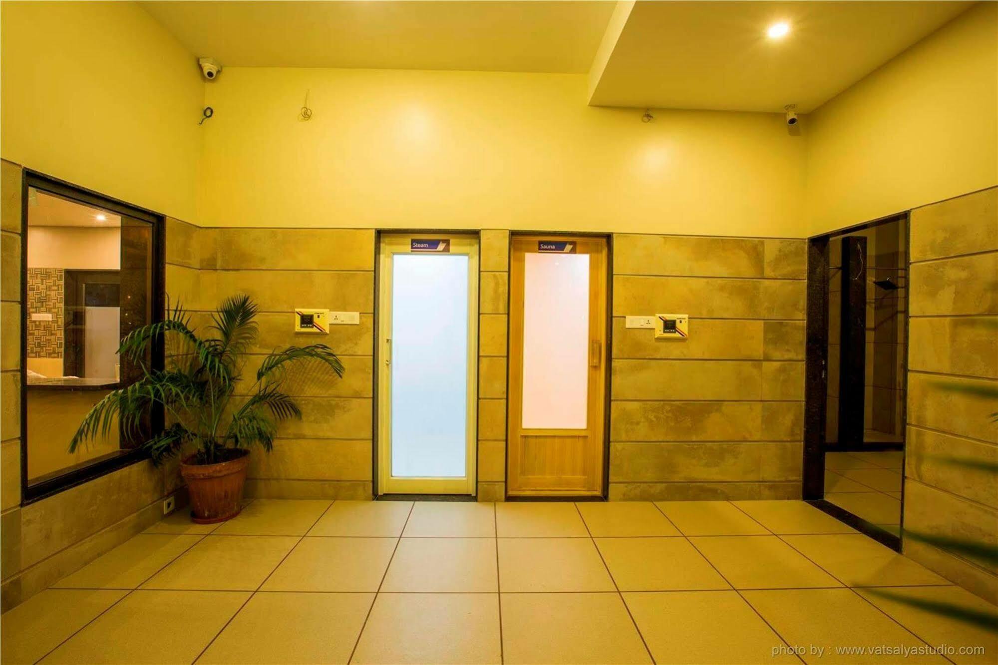 Hotel Vits Shalimar, Ankleshwar Exteriér fotografie