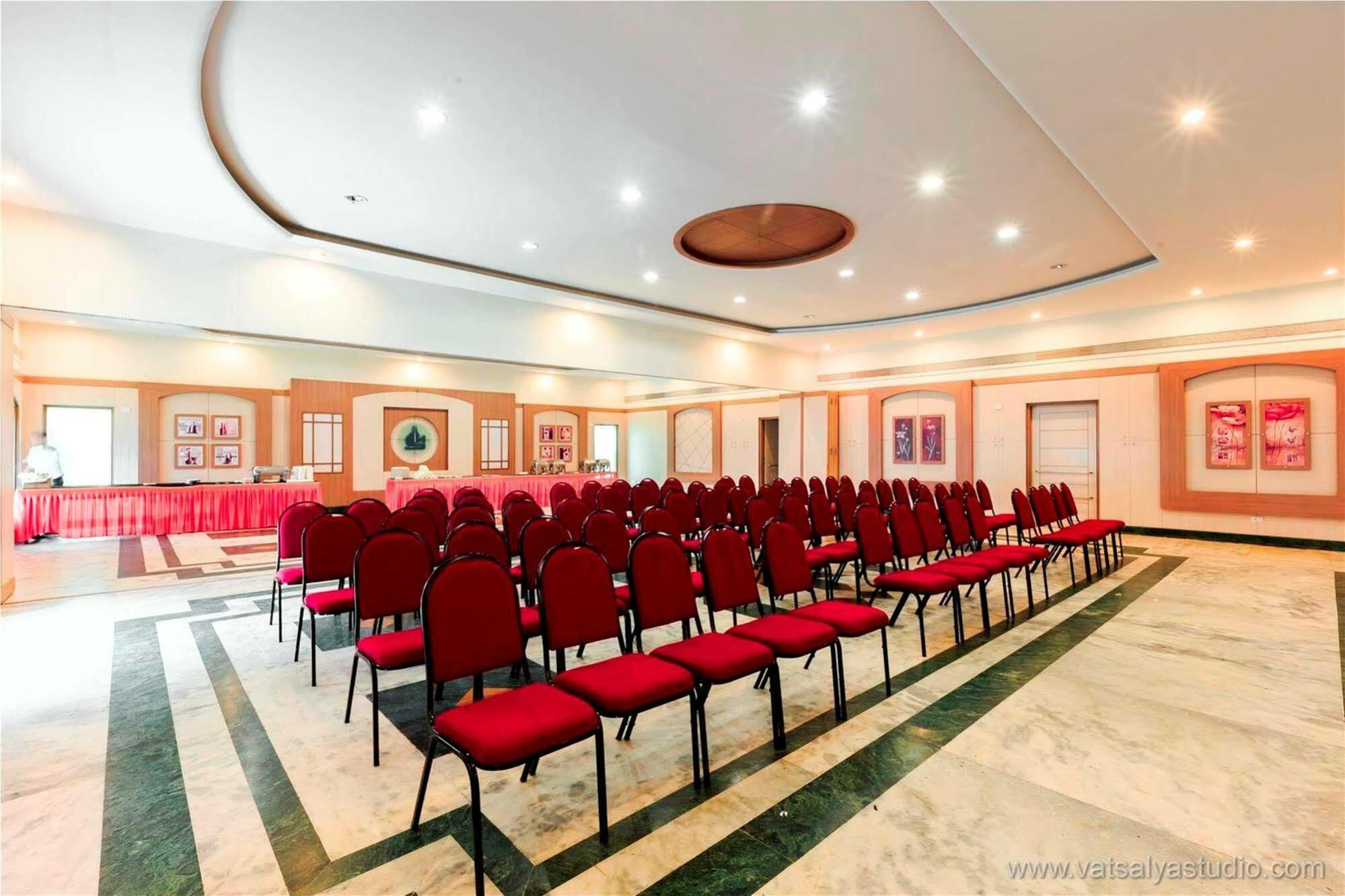 Hotel Vits Shalimar, Ankleshwar Exteriér fotografie