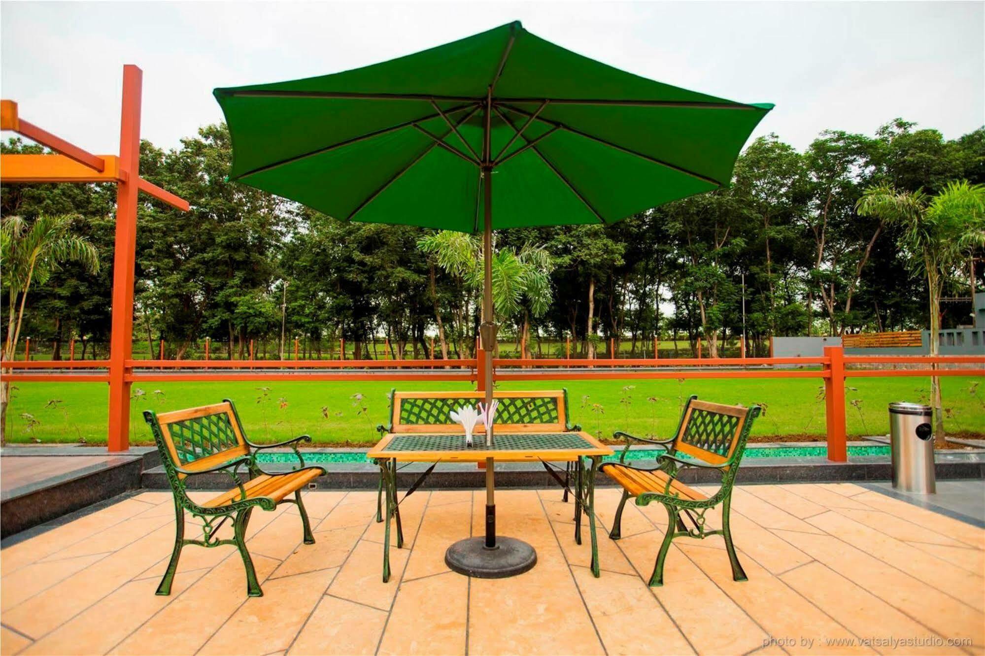 Hotel Vits Shalimar, Ankleshwar Exteriér fotografie