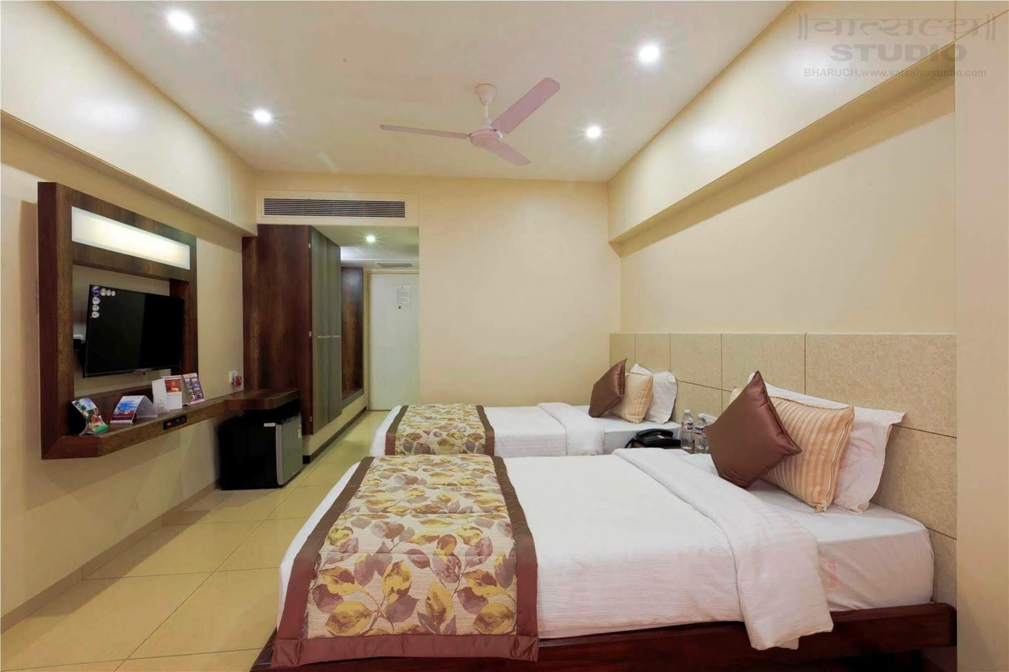 Hotel Vits Shalimar, Ankleshwar Exteriér fotografie