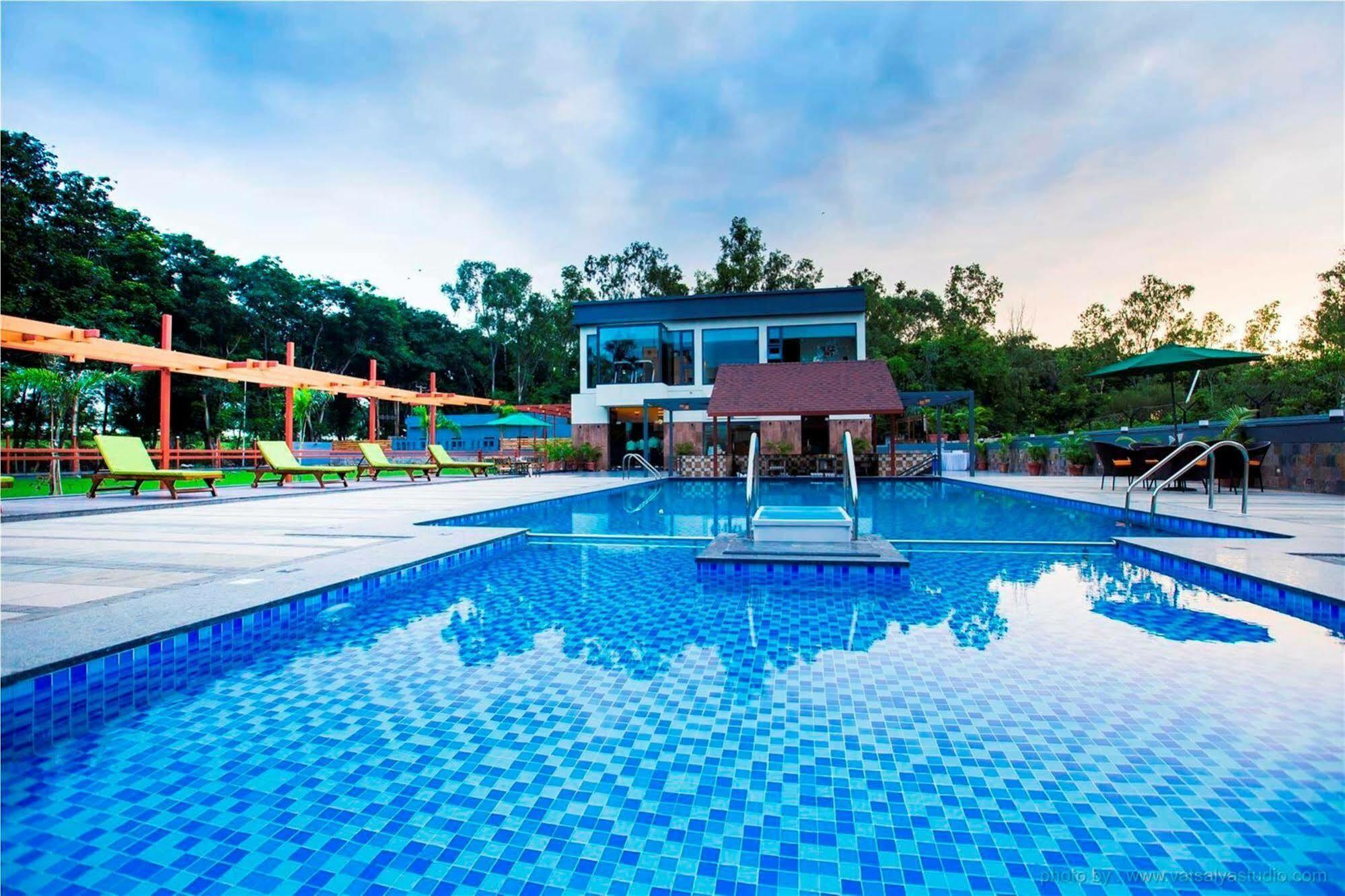 Hotel Vits Shalimar, Ankleshwar Exteriér fotografie