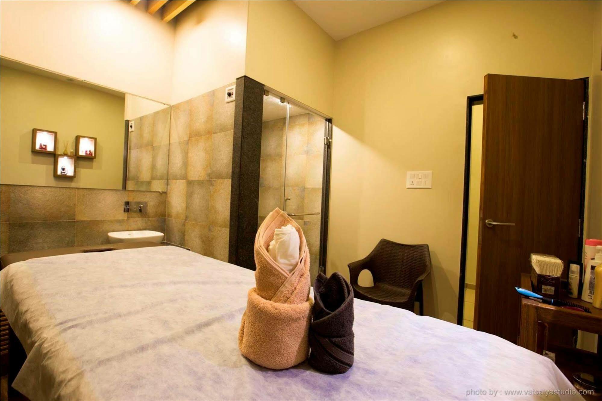 Hotel Vits Shalimar, Ankleshwar Exteriér fotografie