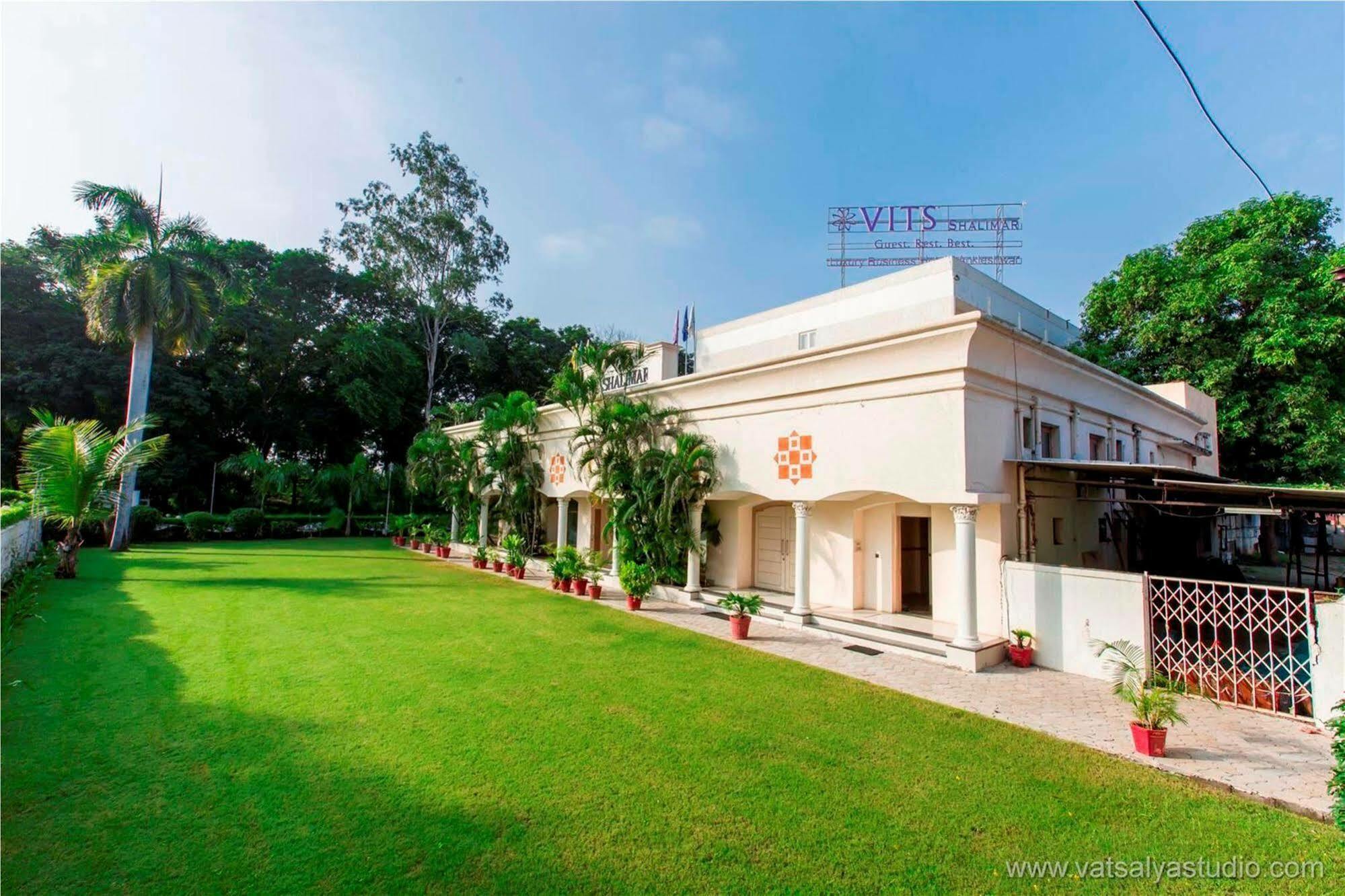 Hotel Vits Shalimar, Ankleshwar Exteriér fotografie